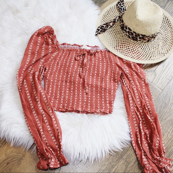 New Boutique  off the shoulder smocked crop top - Picture 2 of 8